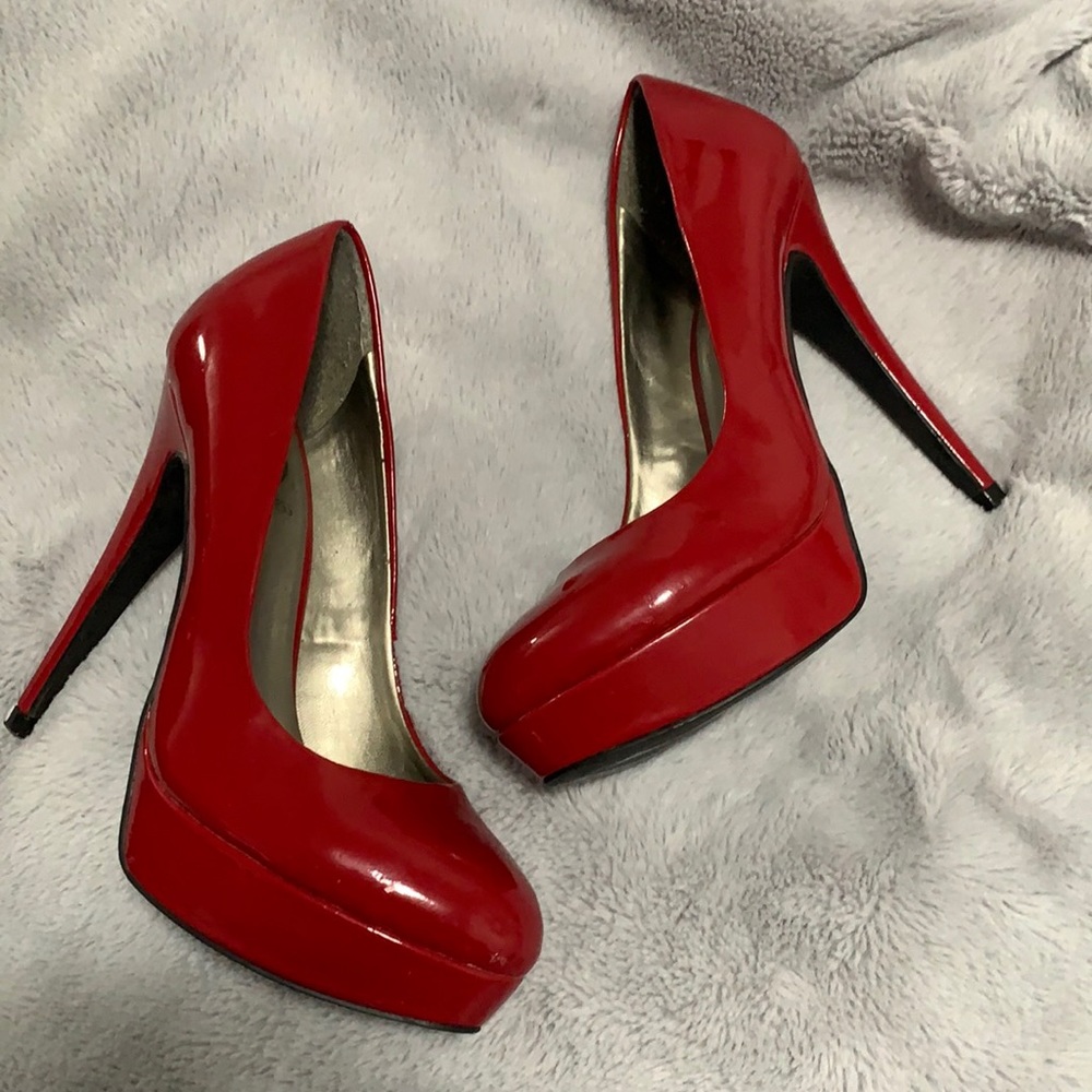 G by Guess red pumps
